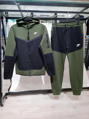 Trening Nike Fleece Colors